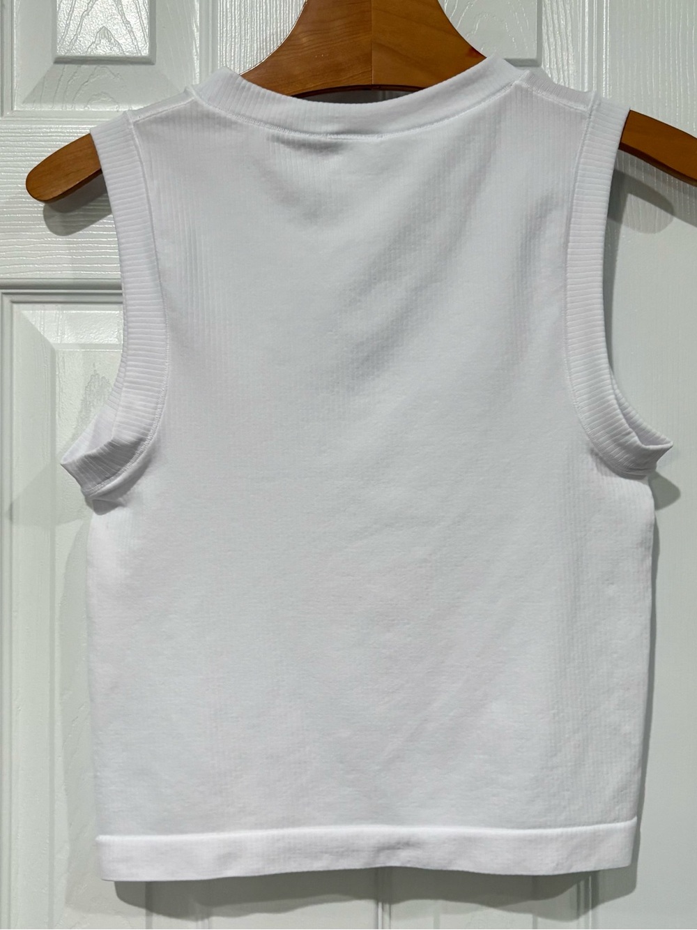 NEW! Athleta Renew Seamless Muscle Tank Top White Medium - Picture 3 of 11